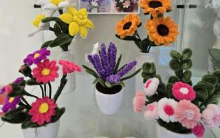 Bloemen in chenilledraad © Sabine Despiere